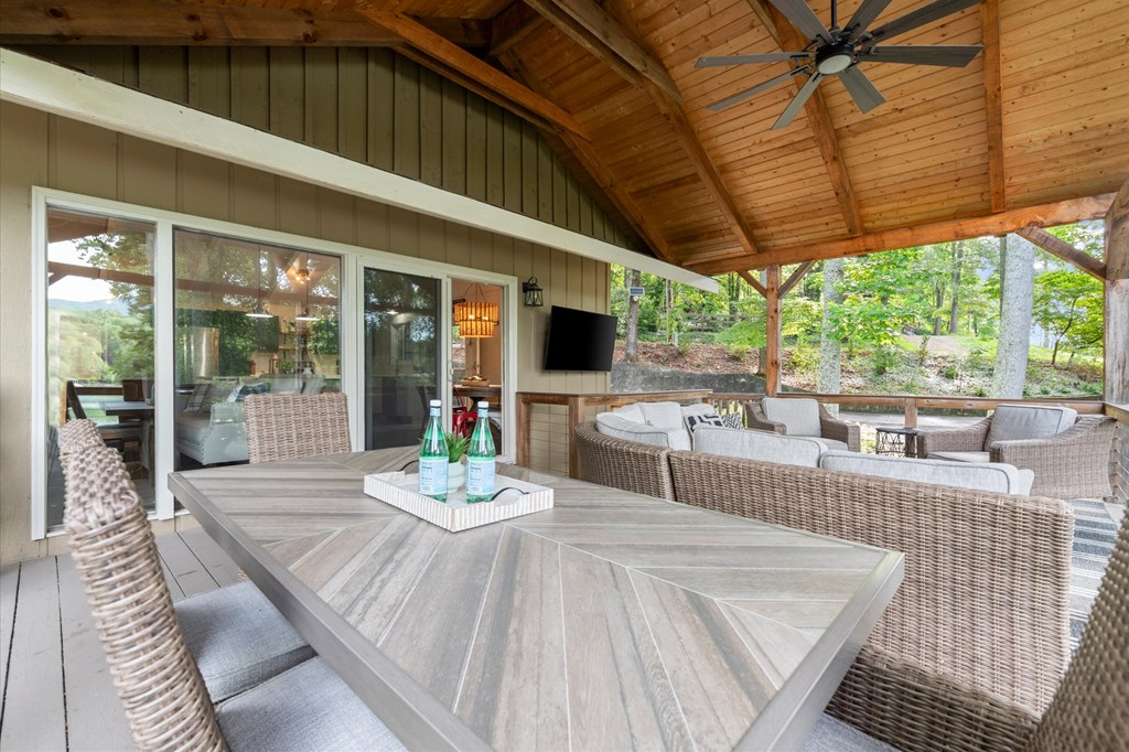 3755 Woods Creek Drive Property Photo 23