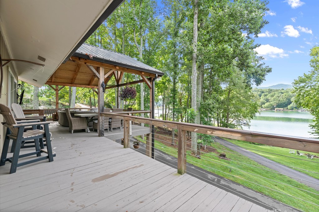3755 Woods Creek Drive Property Photo 24