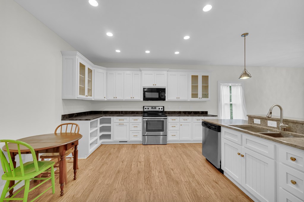 27 Classic Drive Property Photo 7