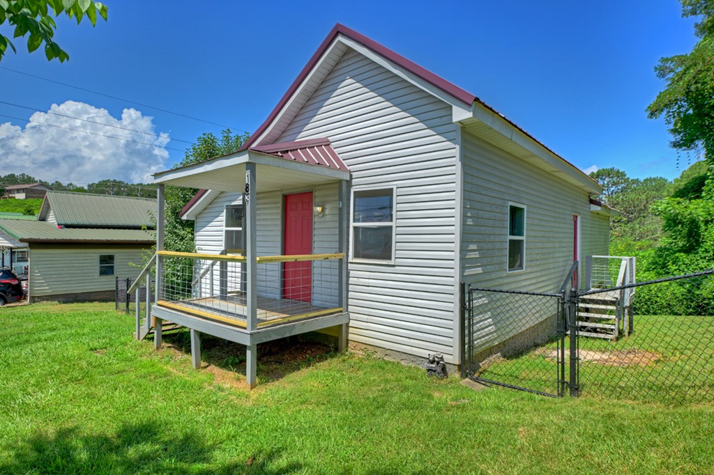 183 Main Street Property Photo 4