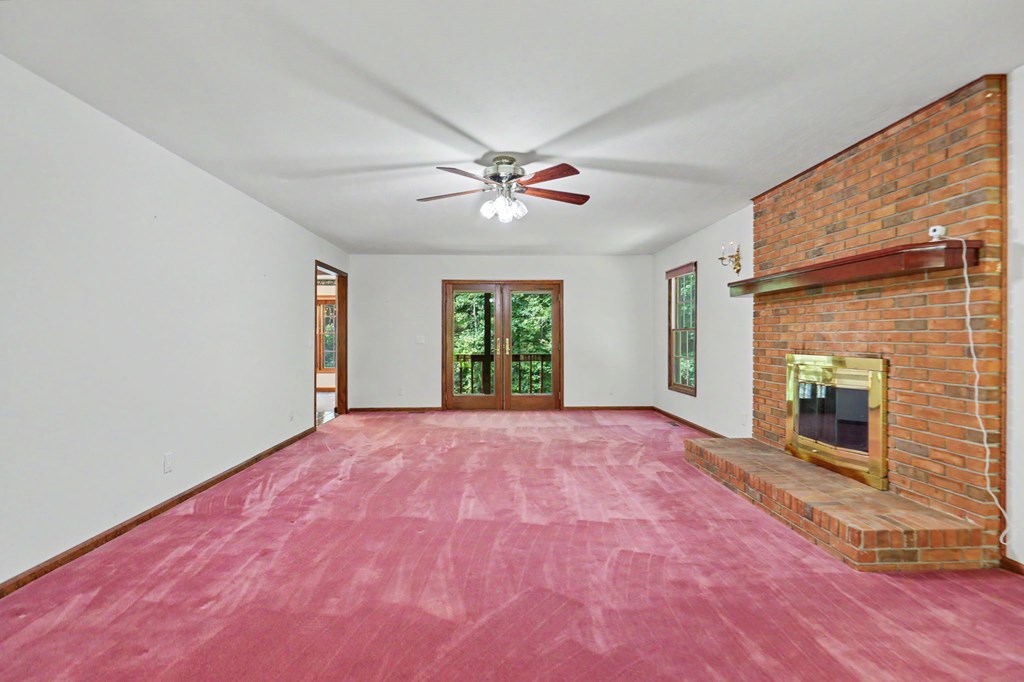 93 Lori Lane Property Photo 3