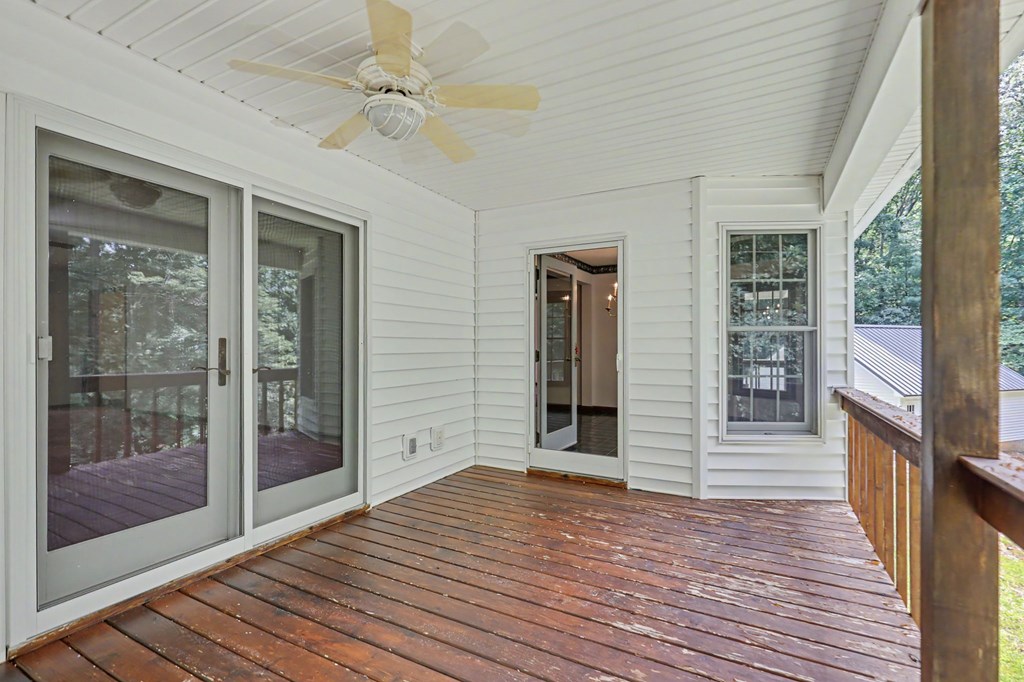 93 Lori Lane Property Photo 22