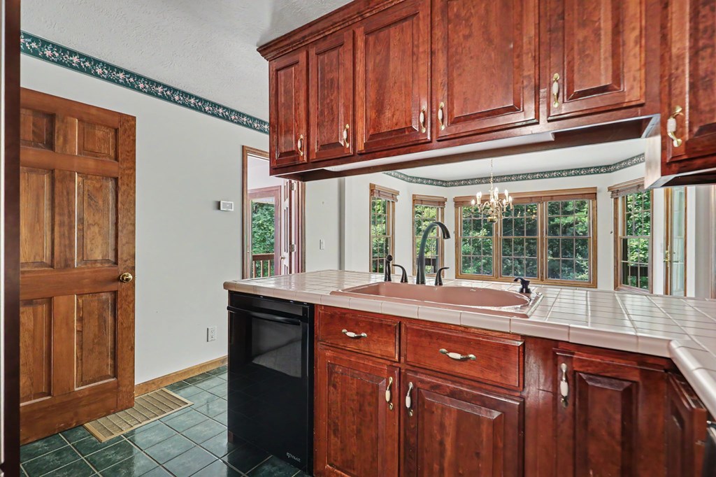 93 Lori Lane Property Photo 28
