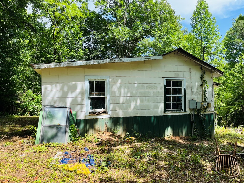 586 Pounding Mill Road Property Photo 4