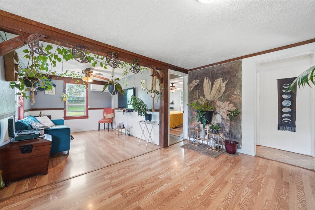 231 Ada Street Property Photo 6