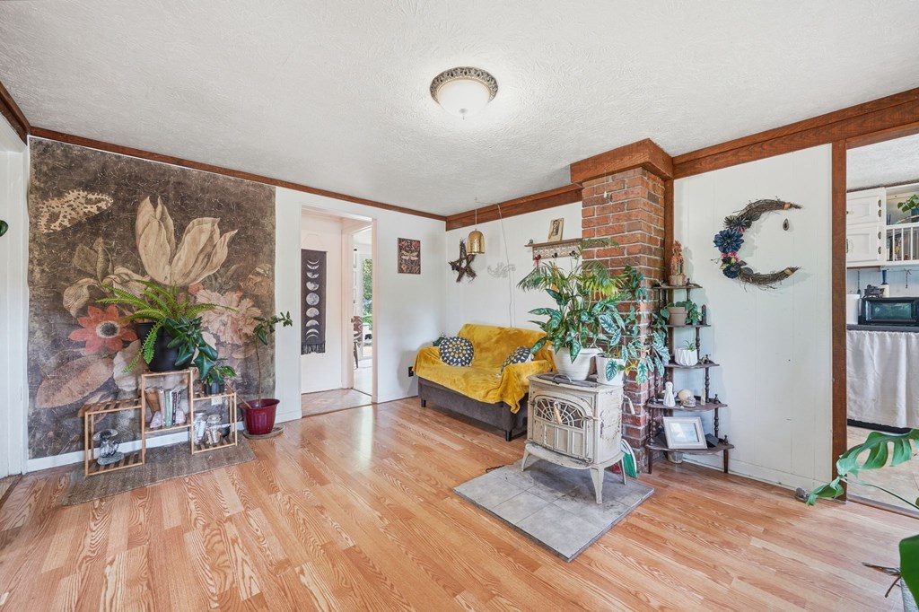 231 Ada Street Property Photo 8