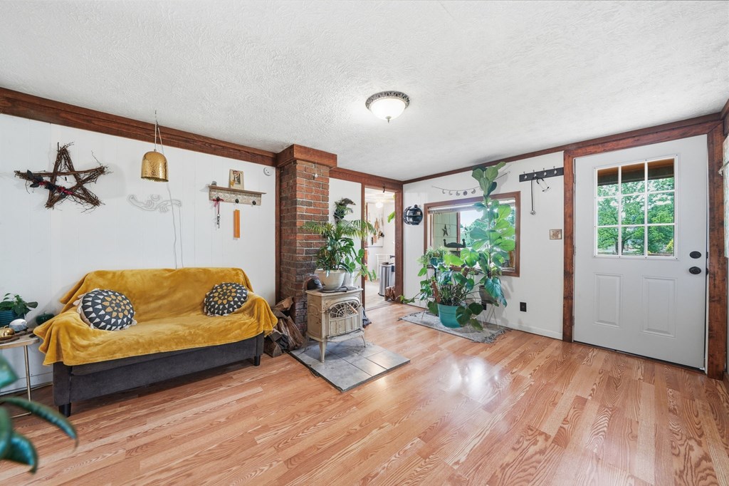 231 Ada Street Property Photo 9