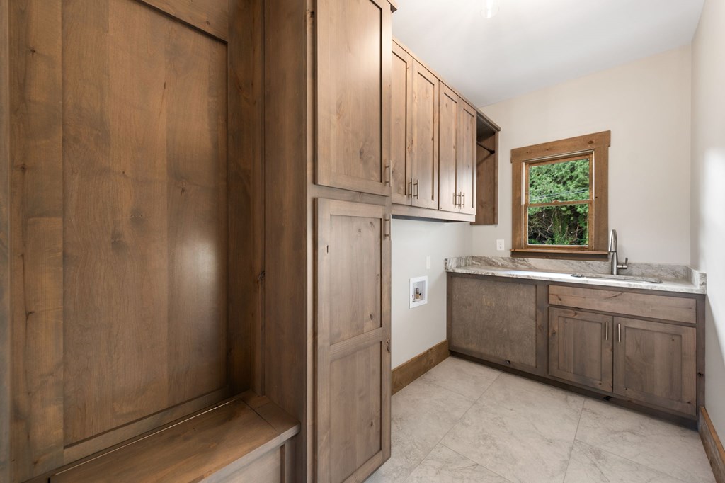 287 State Street Property Photo 40