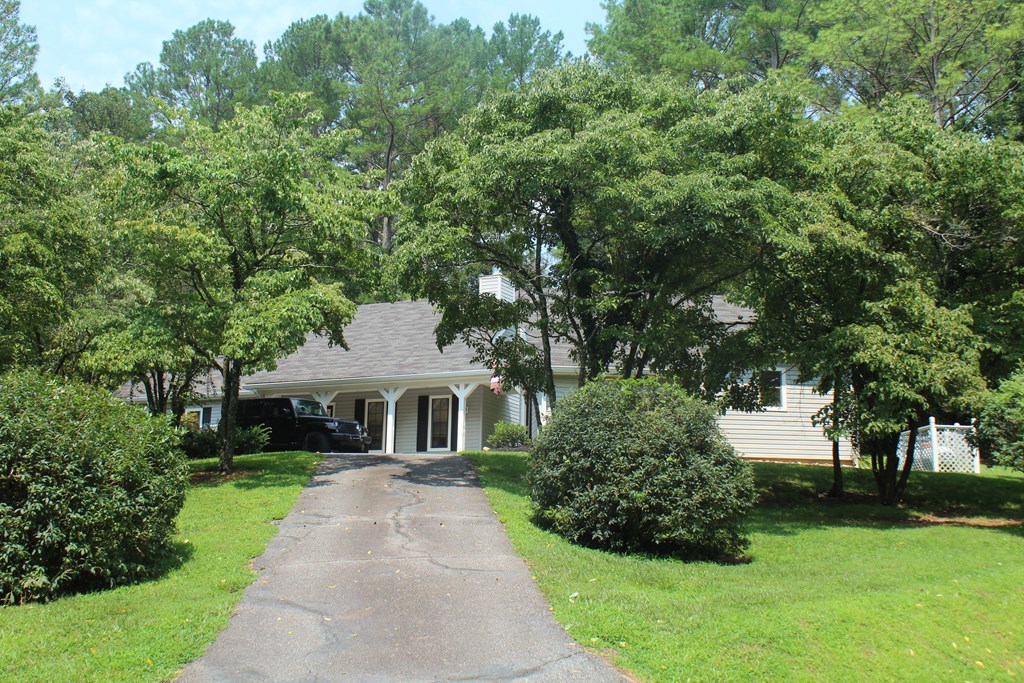 203 Deerbrook Drive Property Photo 4