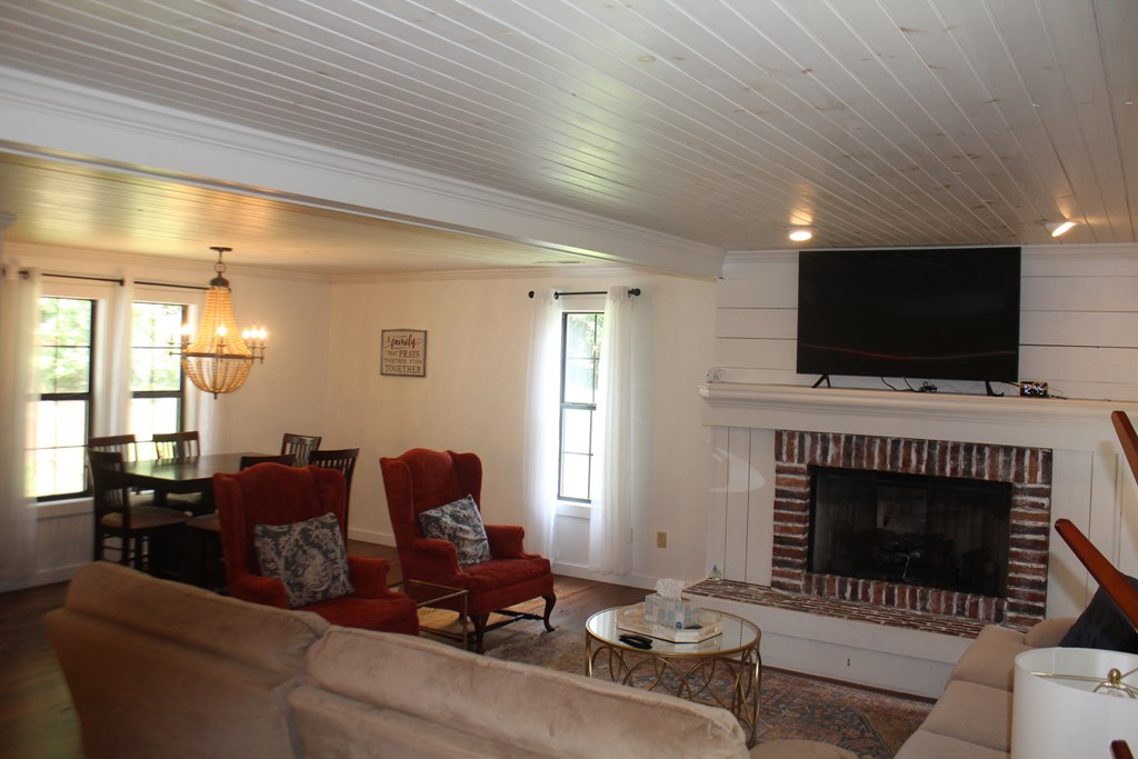 203 Deerbrook Drive Property Photo 6