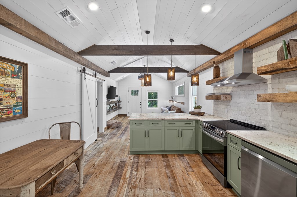 50 River Street Property Photo 8