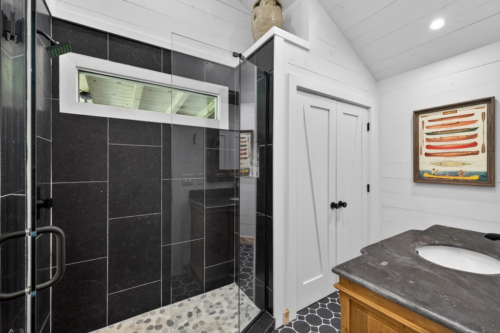 50 River Street Property Photo 16