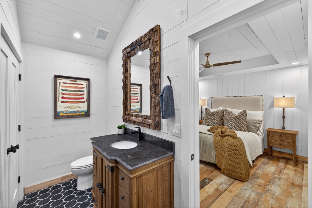 50 River Street Property Photo 17