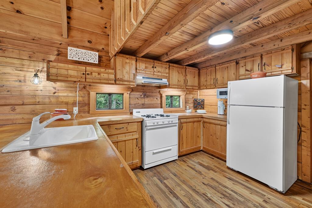 6162 Hardscrabble Road Property Photo 3