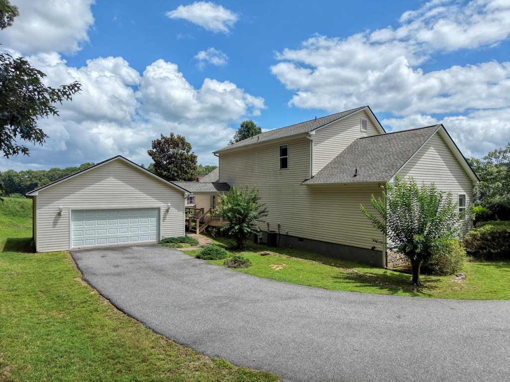 100 Colonsay Trace Property Photo 4