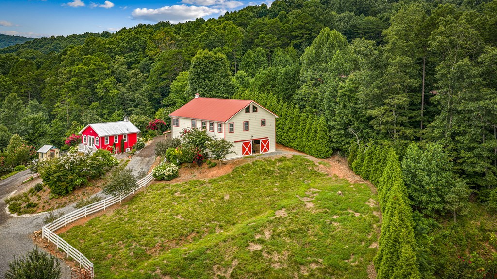 53 Fox Run Property Photo 3