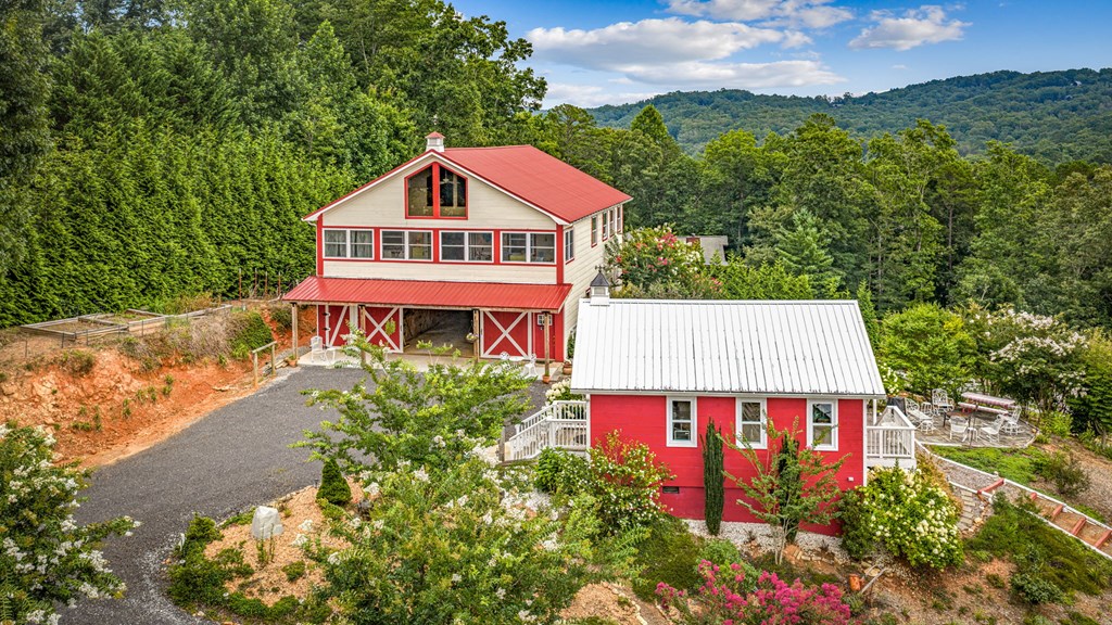 53 Fox Run Property Photo 5