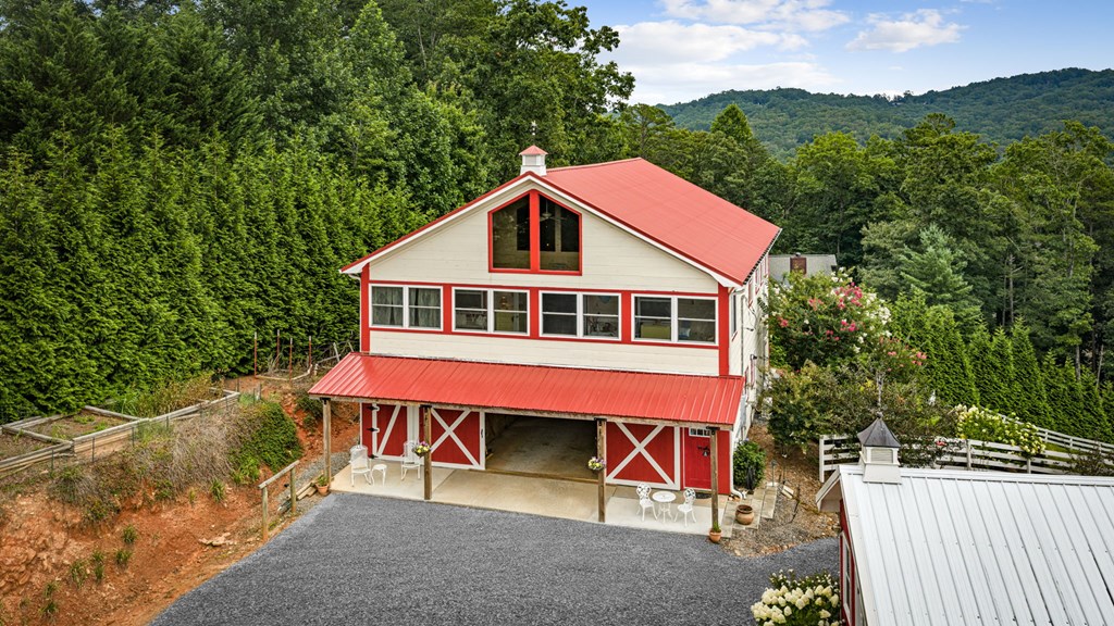 53 Fox Run Property Photo 7