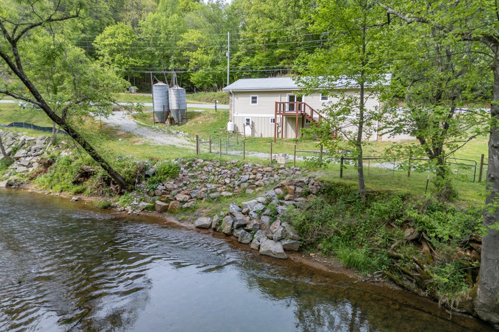 4494 Gainesville Hwy Property Photo 43
