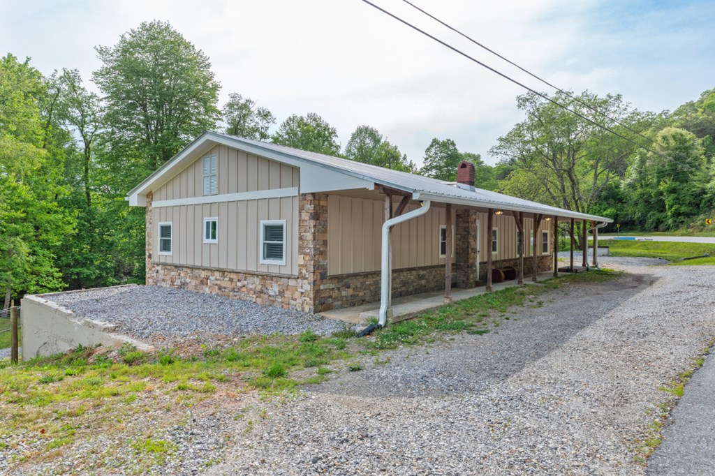4494 Gainesville Hwy Property Photo 4