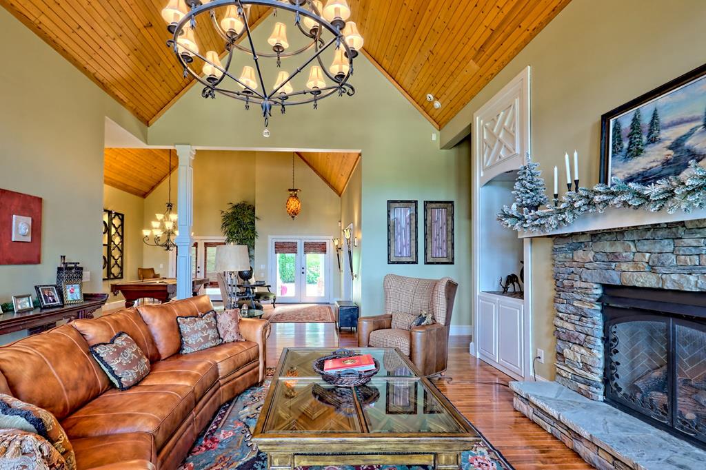 340 Autumn Trail Property Photo 11