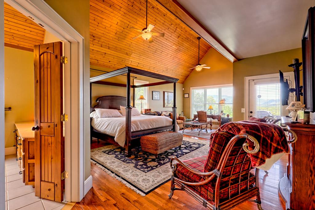 340 Autumn Trail Property Photo 15