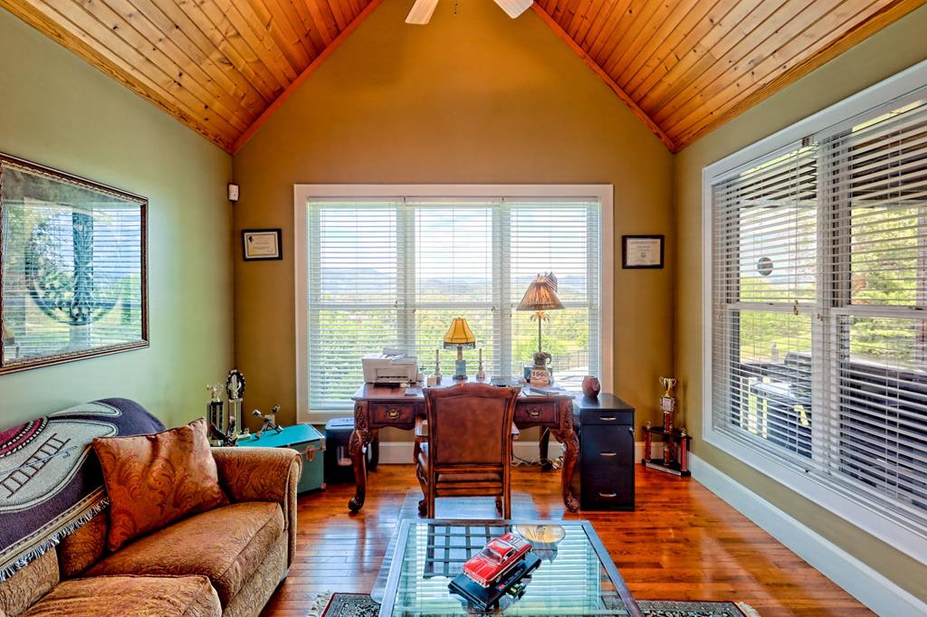 340 Autumn Trail Property Photo 17