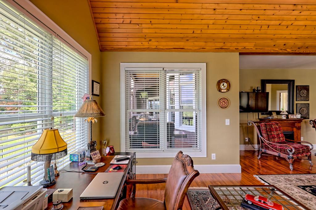 340 Autumn Trail Property Photo 18