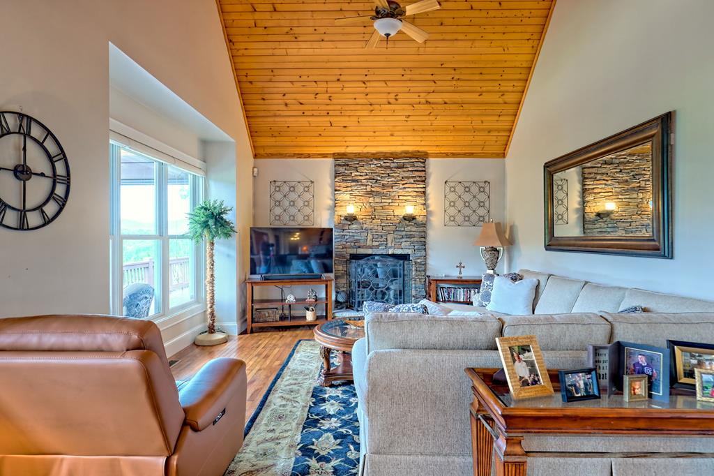 340 Autumn Trail Property Photo 35
