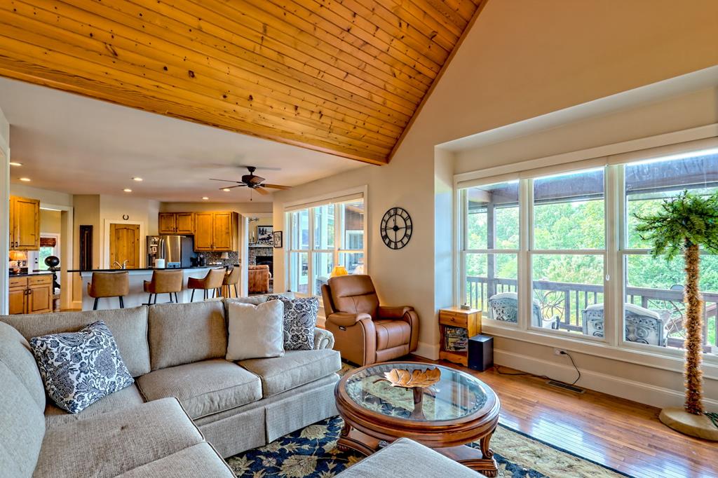 340 Autumn Trail Property Photo 36