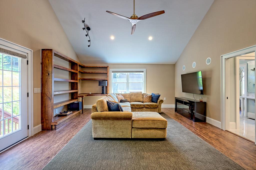 340 Autumn Trail Property Photo 64