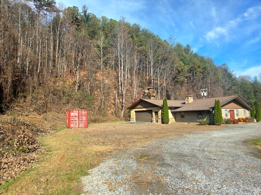 6785 Airport Road Property Photo 6