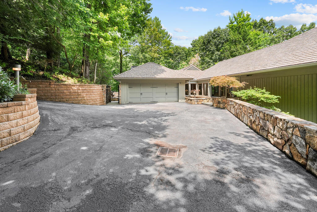 202 Sanderlin Mountain Drive Property Photo 5