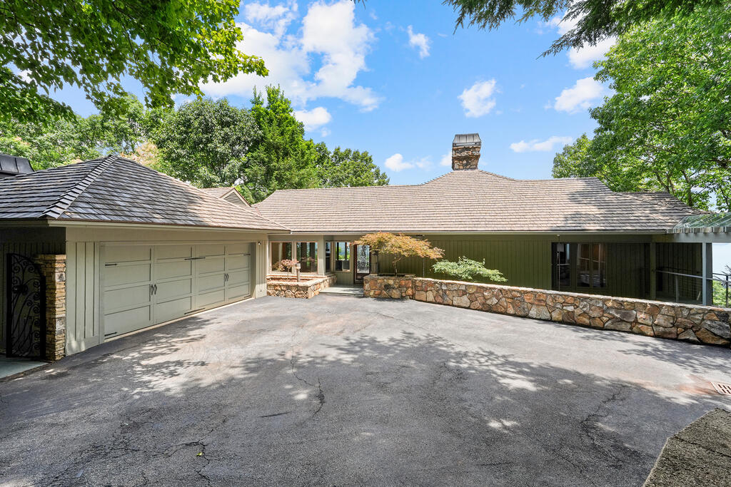 202 Sanderlin Mountain Drive Property Photo 6