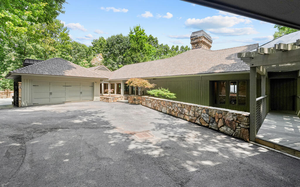 202 Sanderlin Mountain Drive Property Photo 7