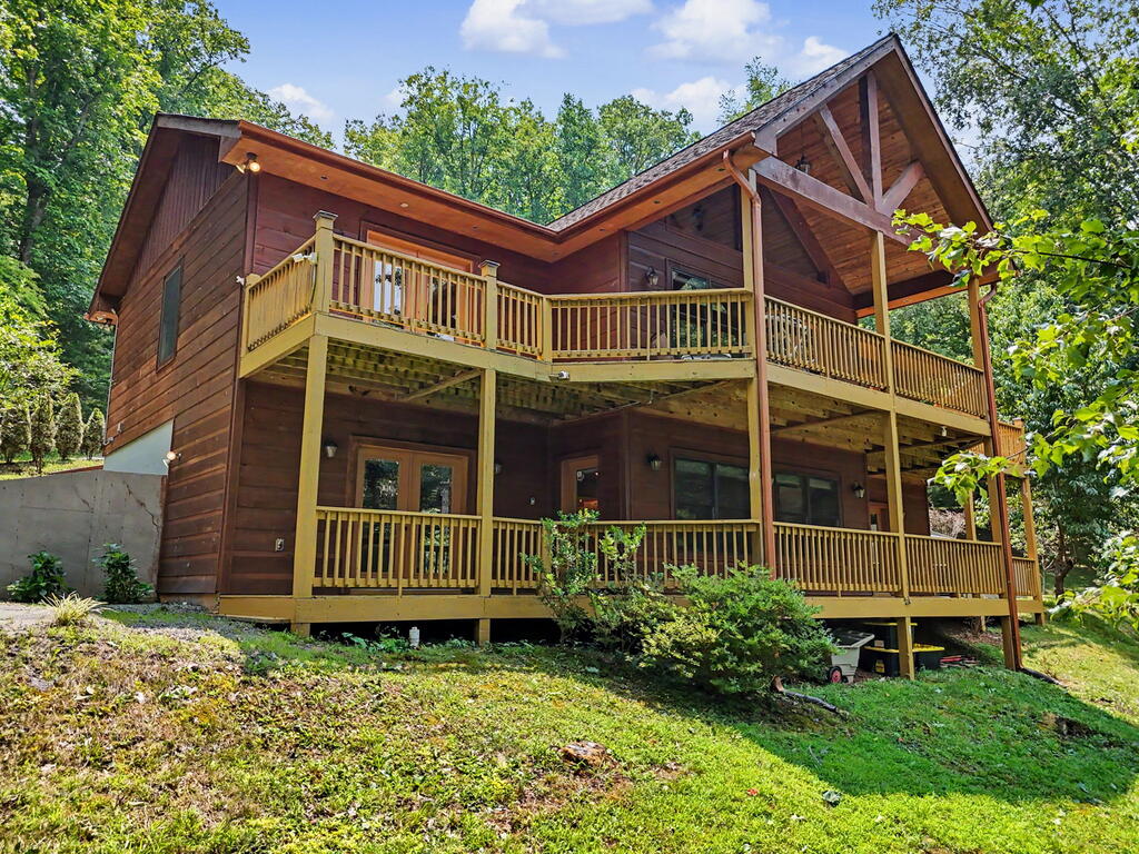 210 Majestic Drive Property Photo 2