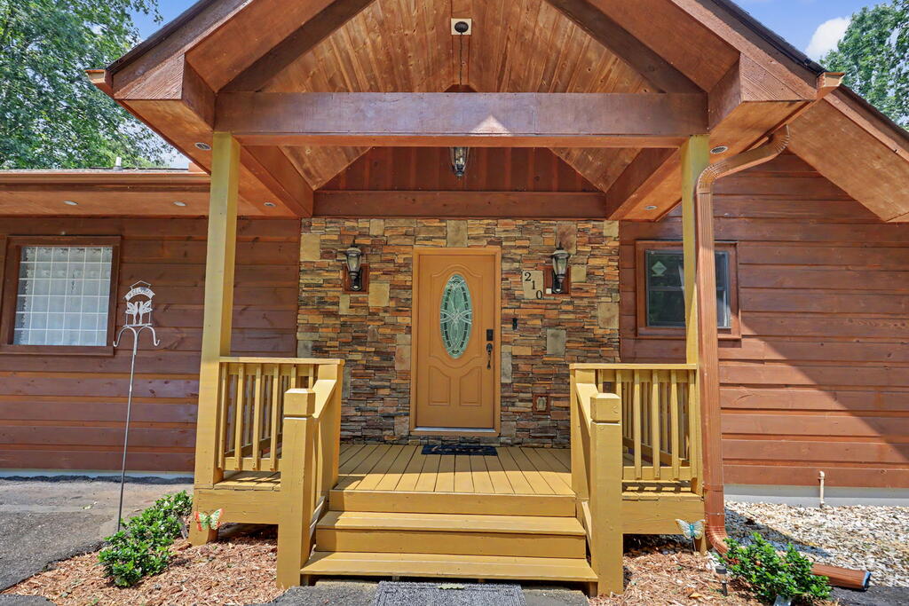 210 Majestic Drive Property Photo 8