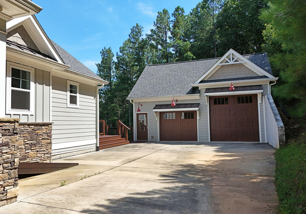 732 Ridge Pointe Way Property Photo 2