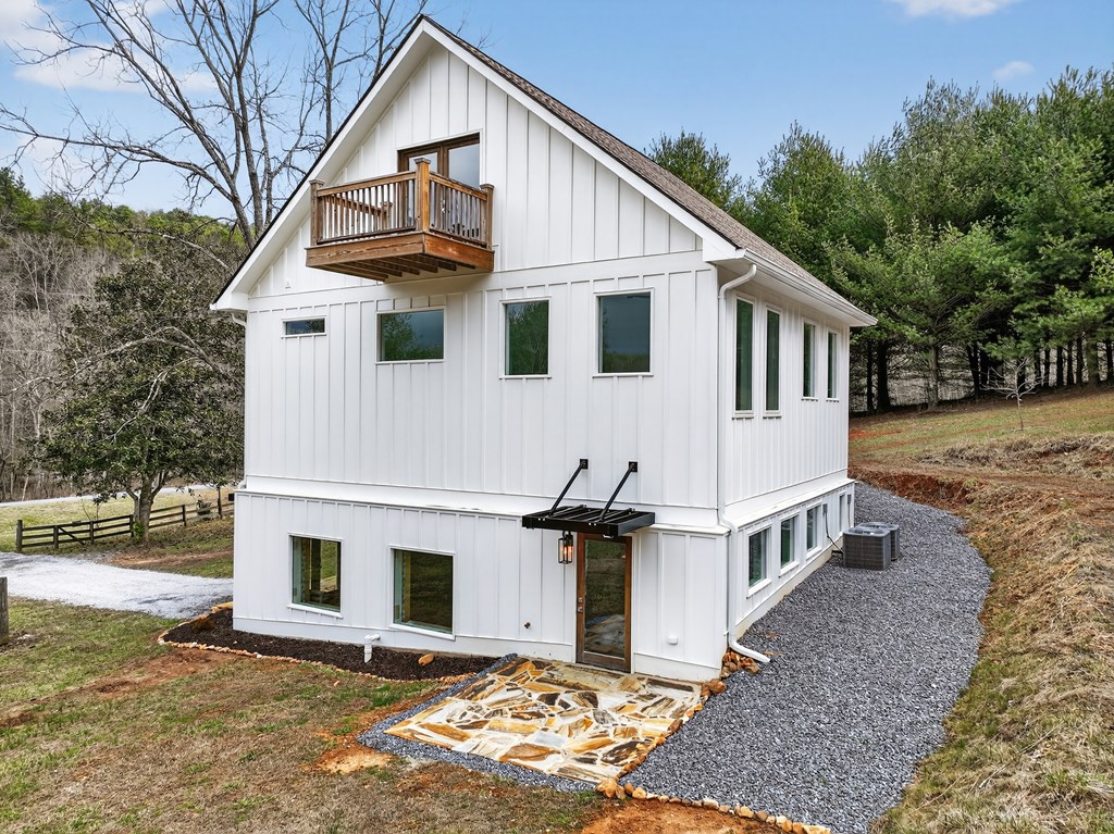 1772 River Road Property Photo 3