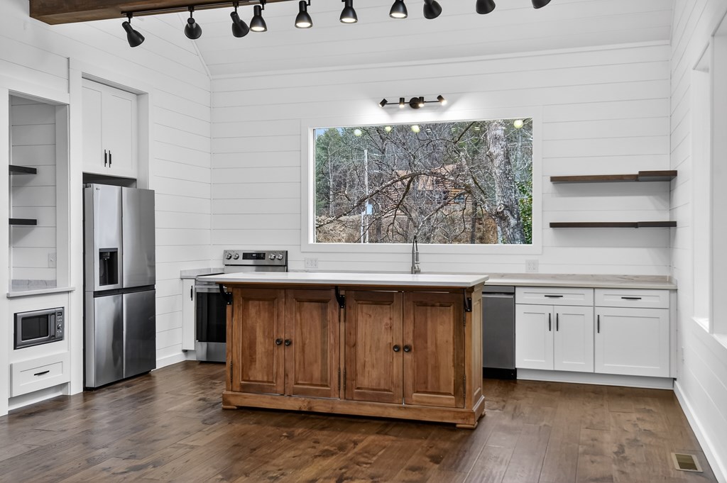 1772 River Road Property Photo 10