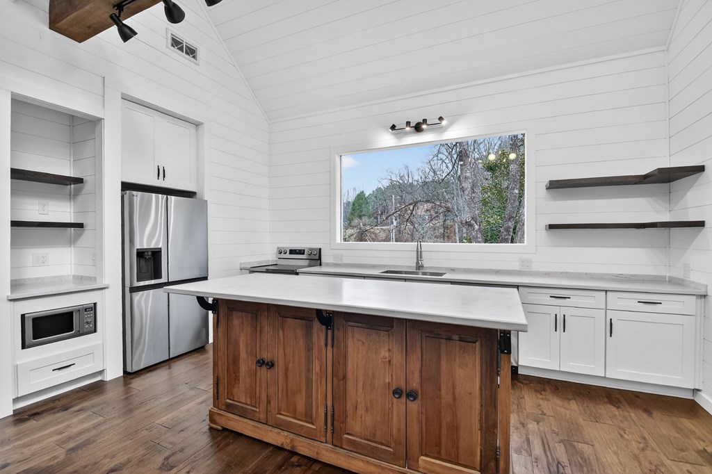 1772 River Road Property Photo 12