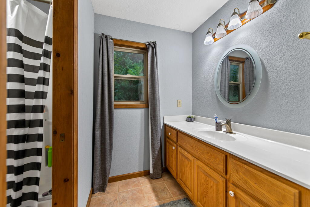 204 Lakeview Dr Property Photo 29