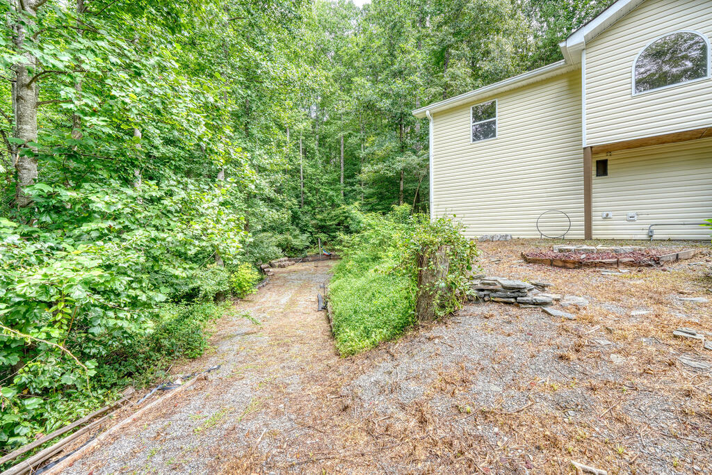 553 Grayce Lane Property Photo 6