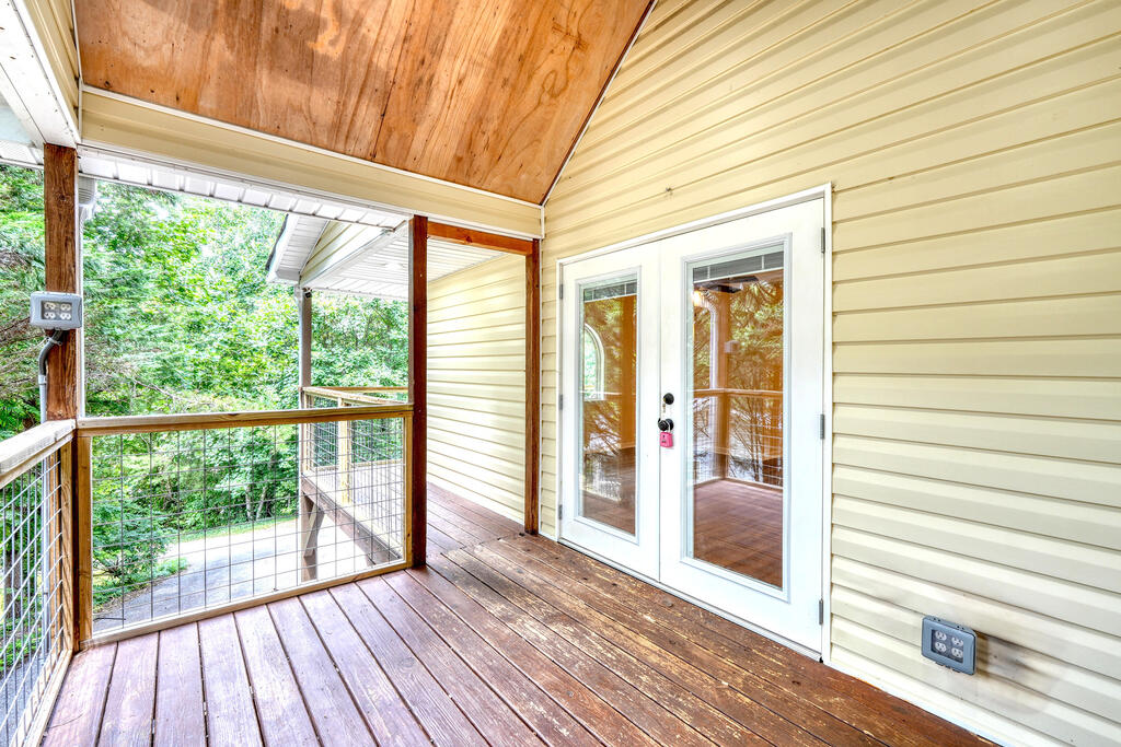 553 Grayce Lane Property Photo 9