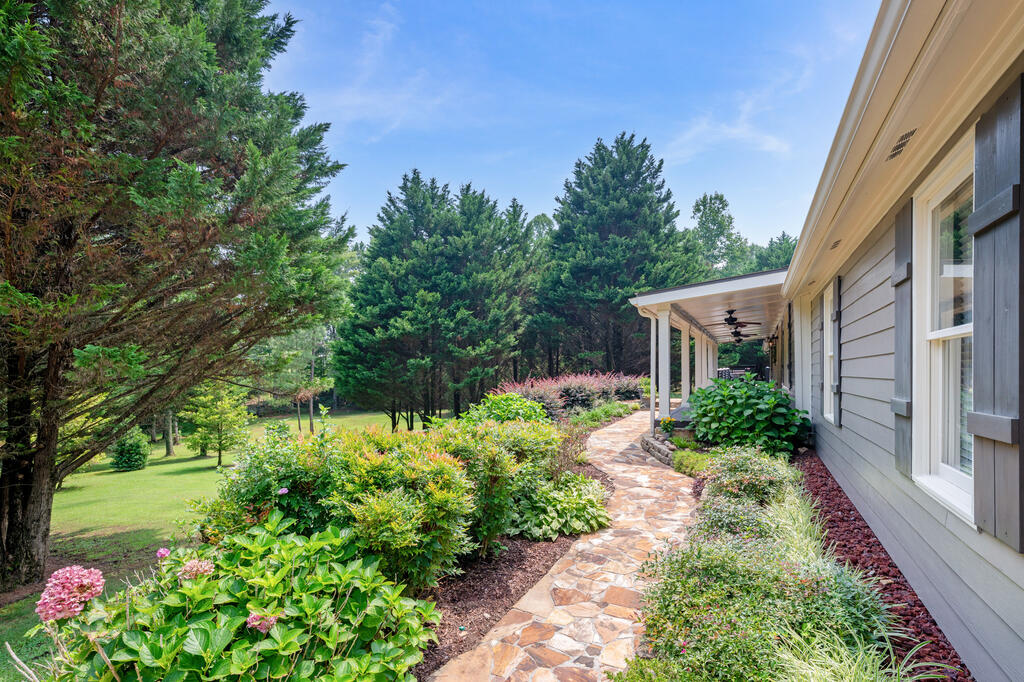 2064 Knight Road Property Photo 5