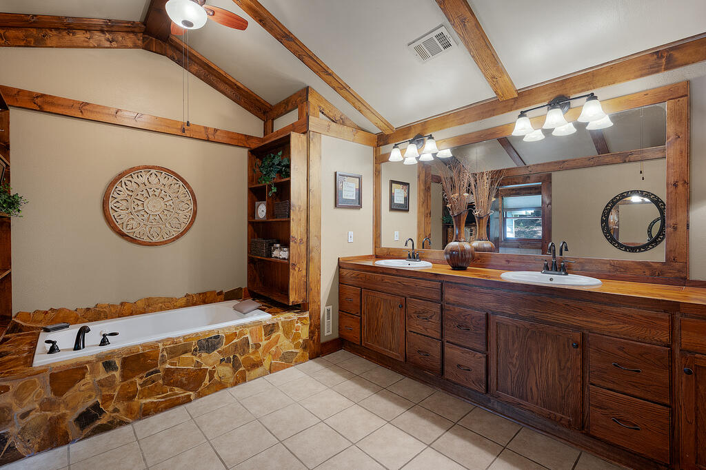 2064 Knight Road Property Photo 29