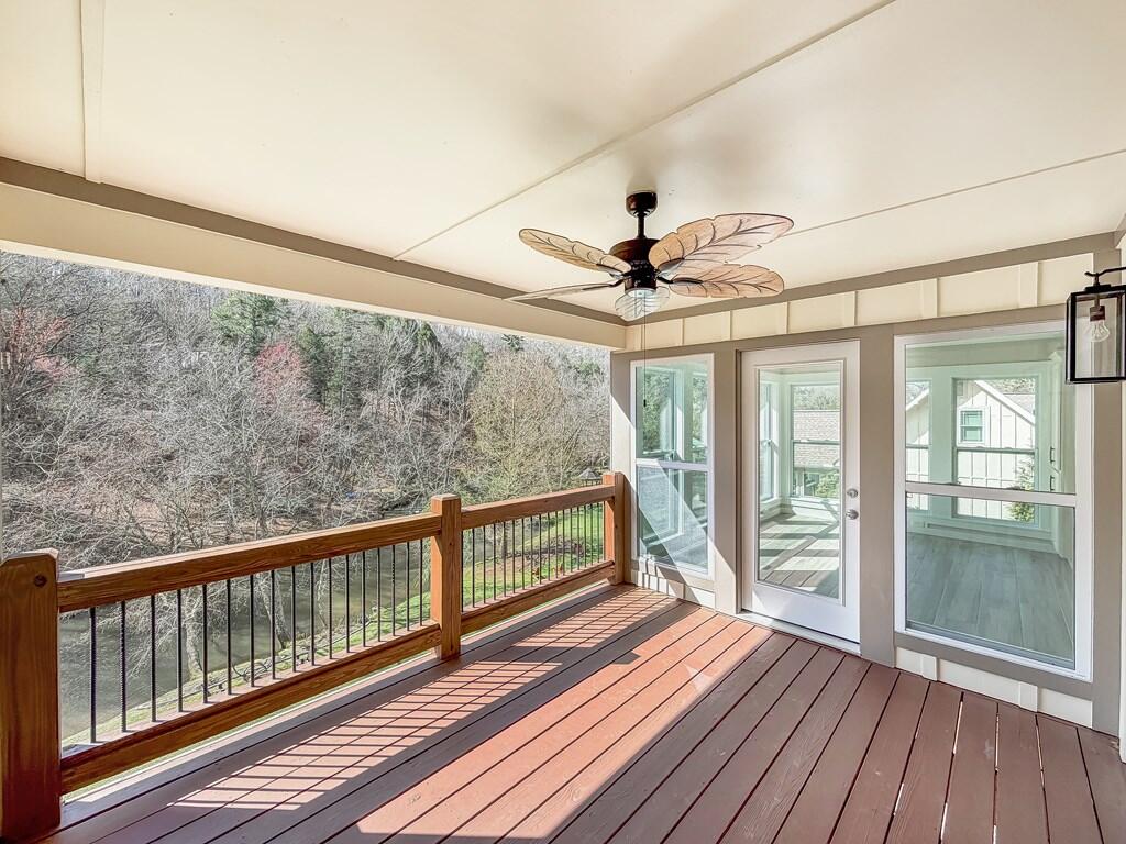 105 Riveredge Drive Property Photo 32