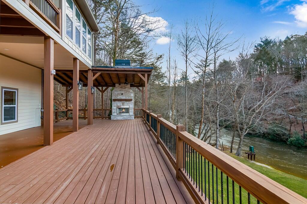 105 Riveredge Drive Property Photo 45