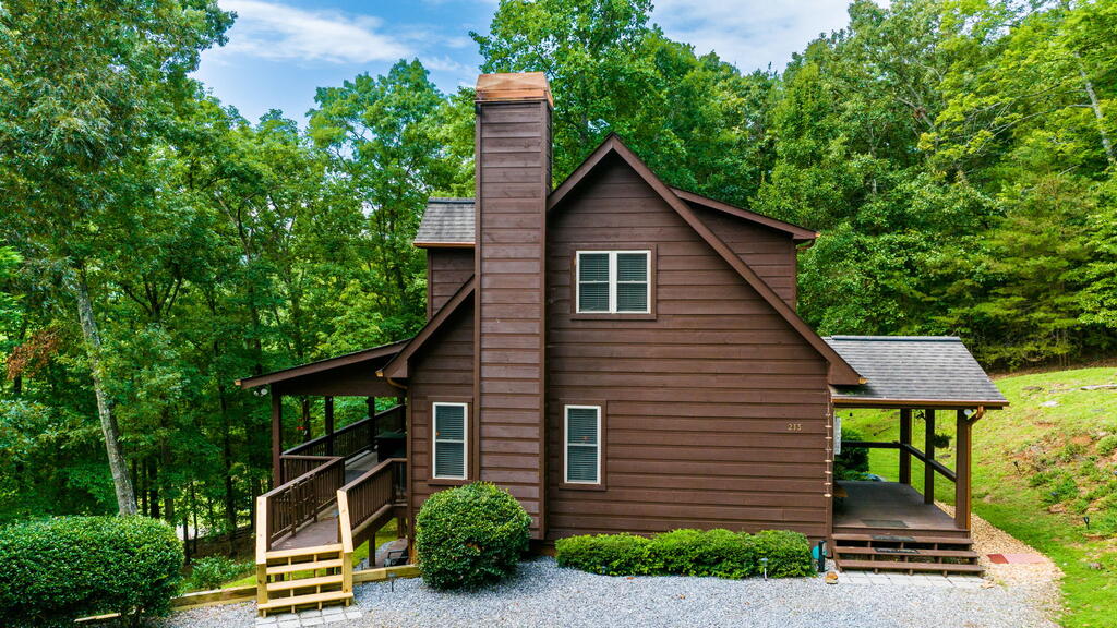 213 Echo Hill Drive Property Photo 1