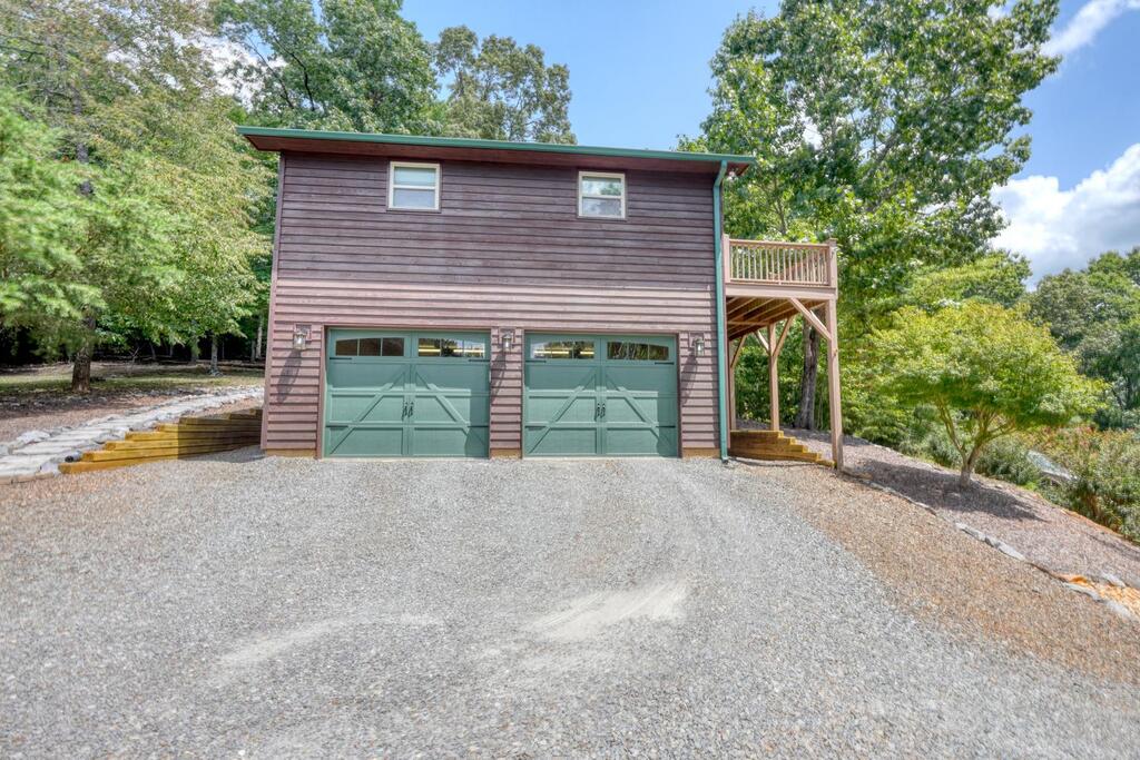 143 Lawrence Drive Property Photo 9